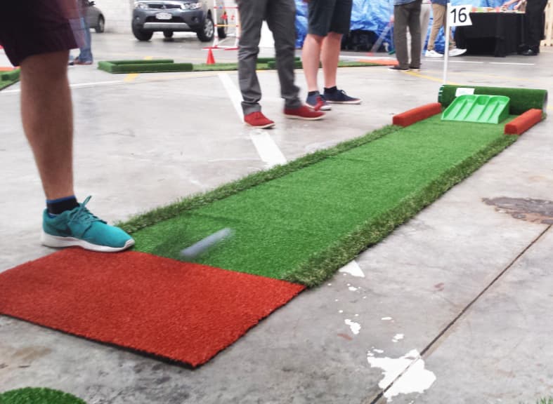 Portable mini putt course